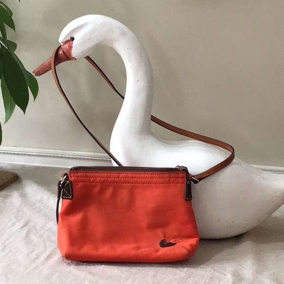 🧡DOONEY AND BOURKE Rare Orange Nylon Crossbody Handbag🧡 - Picture 1 of 4